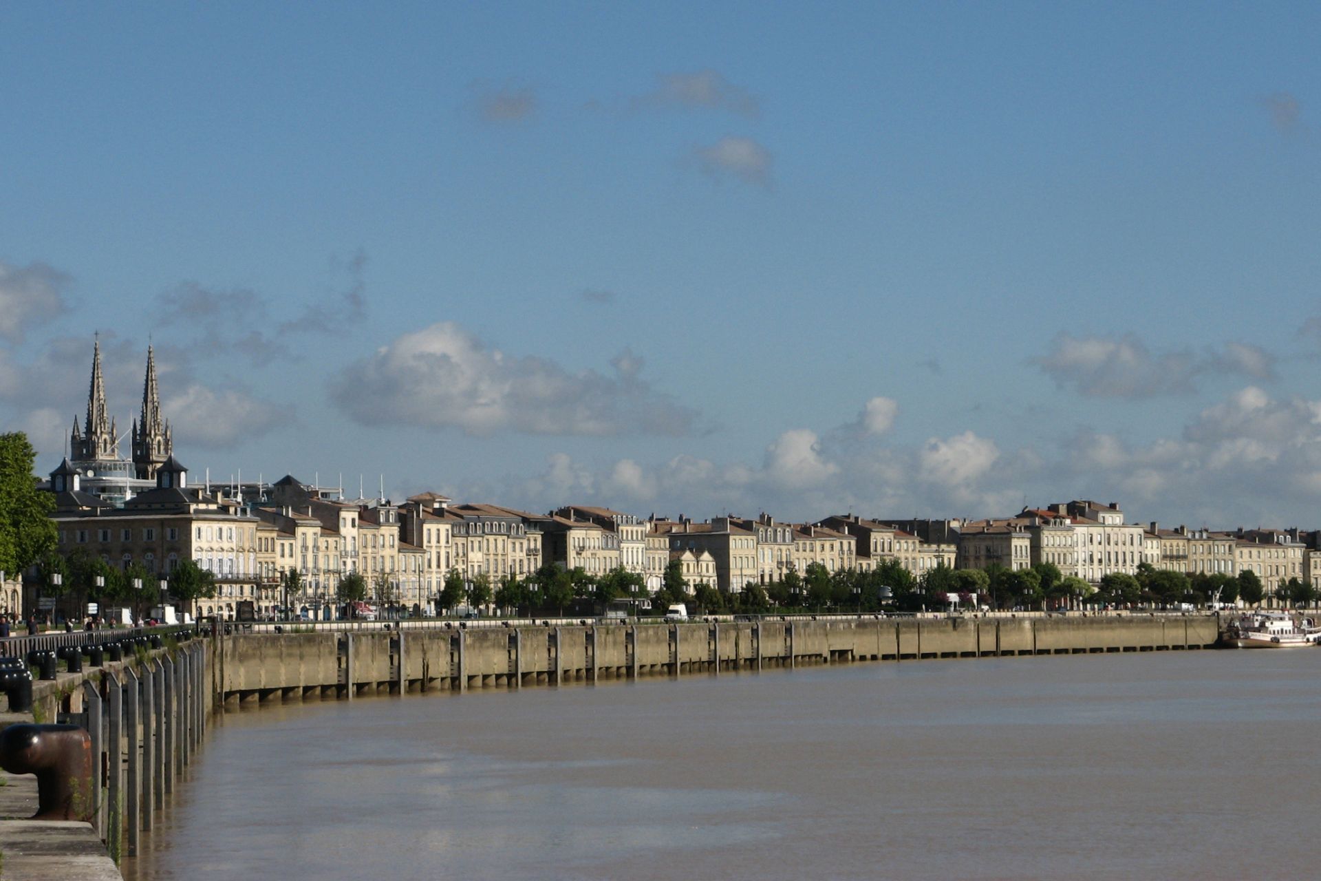 Quais de Bordeaux - Promenade UNESCO avec vue sur la Garonne