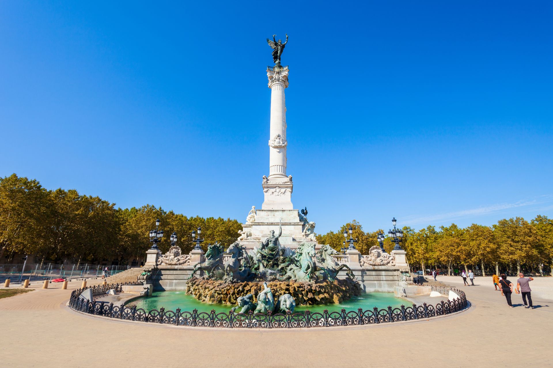 Monument aux Girondins Bordeaux - Colonne et fontaines monumentales Place des Quinconces