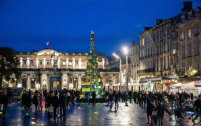 Le sapin de verre de Noël de Bordeaux (Place Pey-Berland)