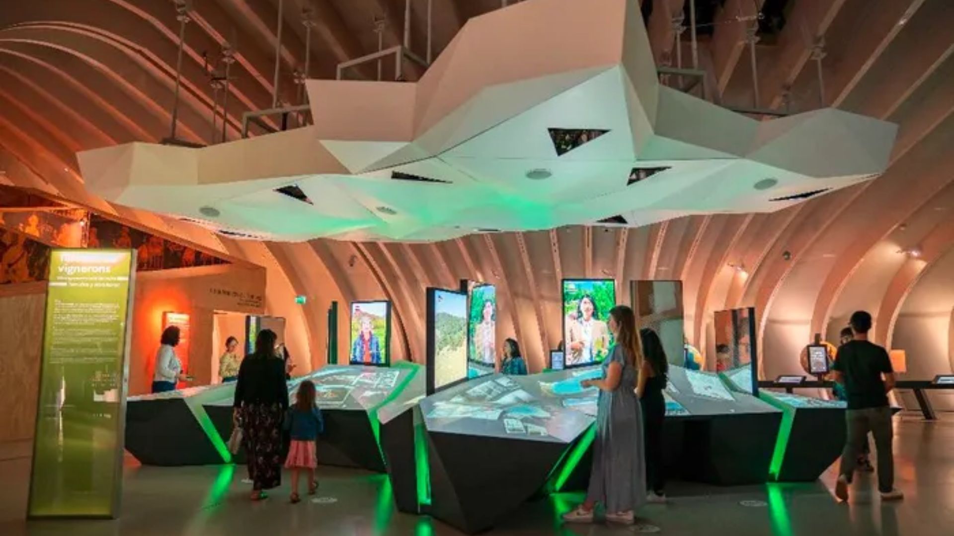 Cité du Vin Bordeaux - Exposition permanente et dégustation au Belvédère