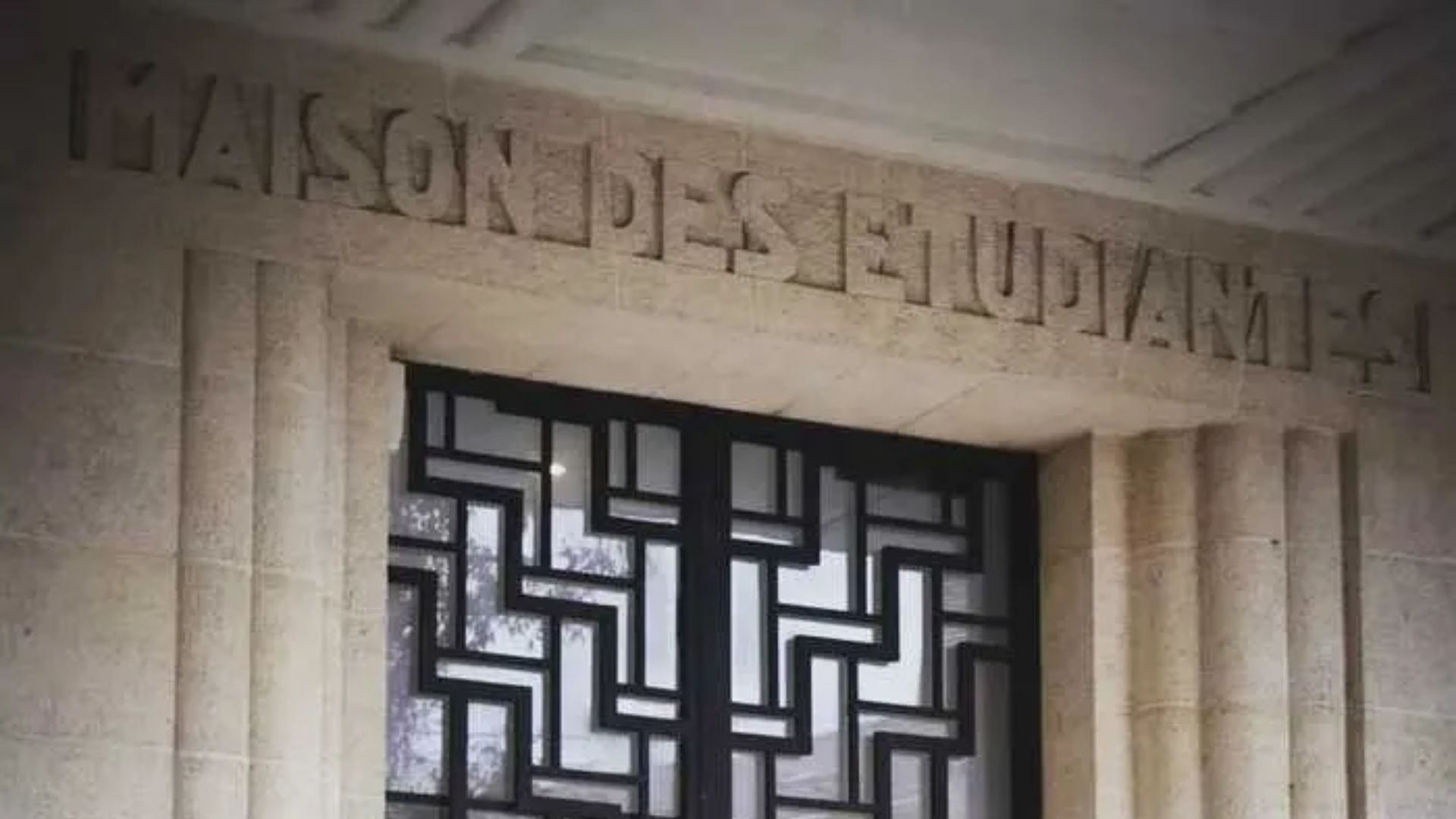 Le Bordeaux des Années 1930 - Visite guidée costumée avec Lucienne
