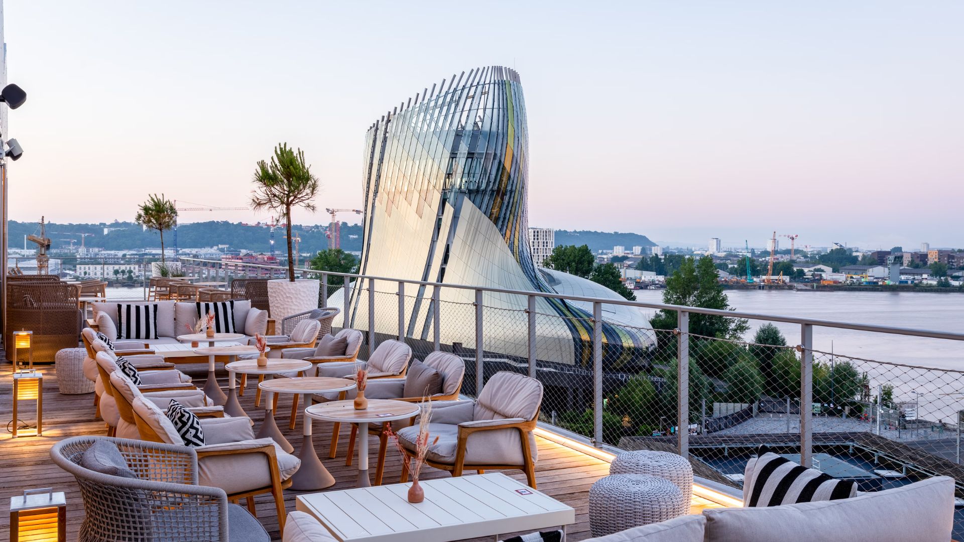 Taxi Renaissance Bordeaux Hotel Marriott - GoChauffeur